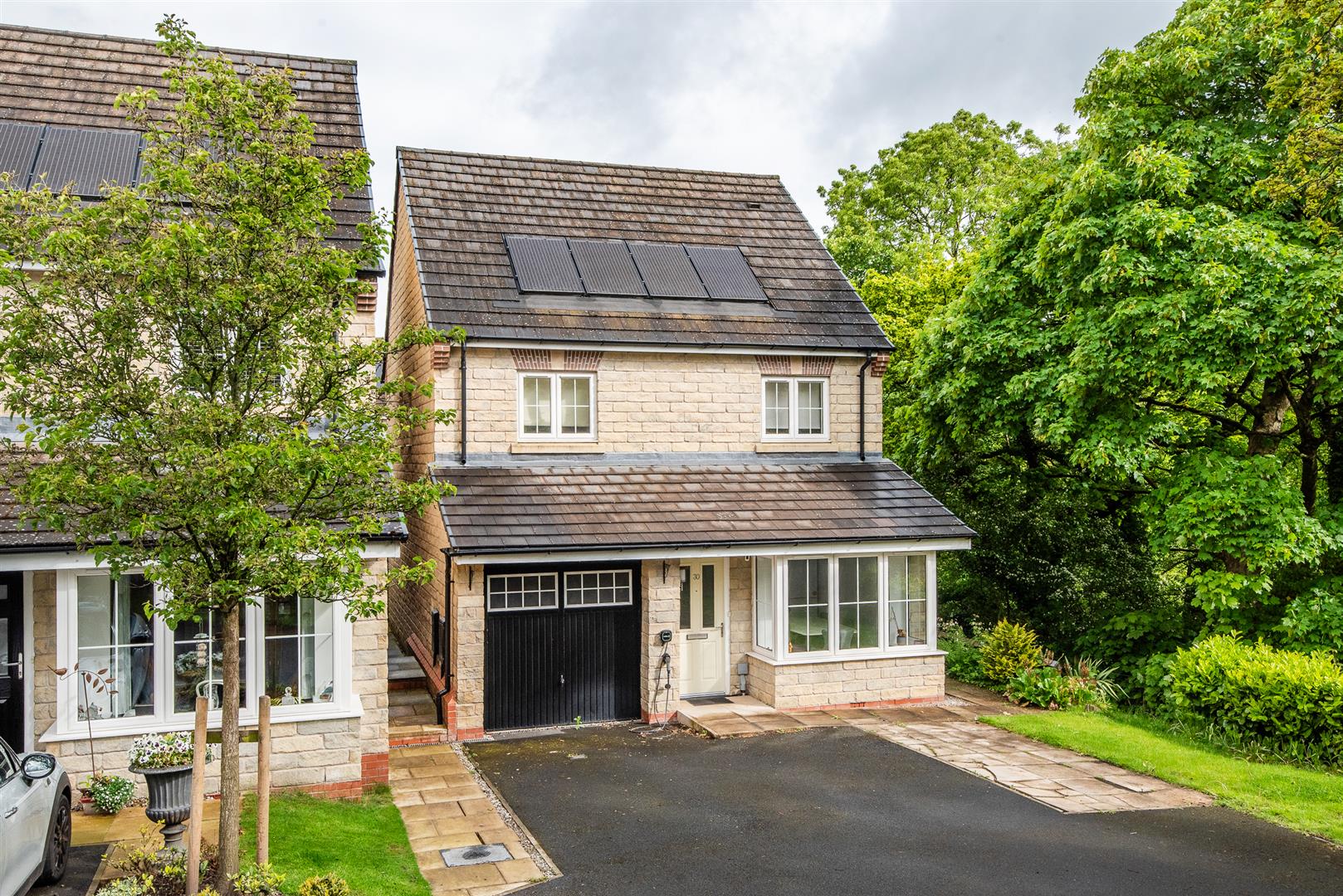 4 bed property in Oak Leaf Drive, Preston